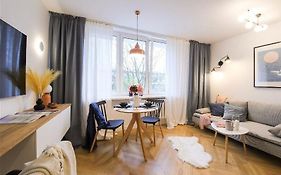 Designer Studio With Bedroom Near Old Town Dubois